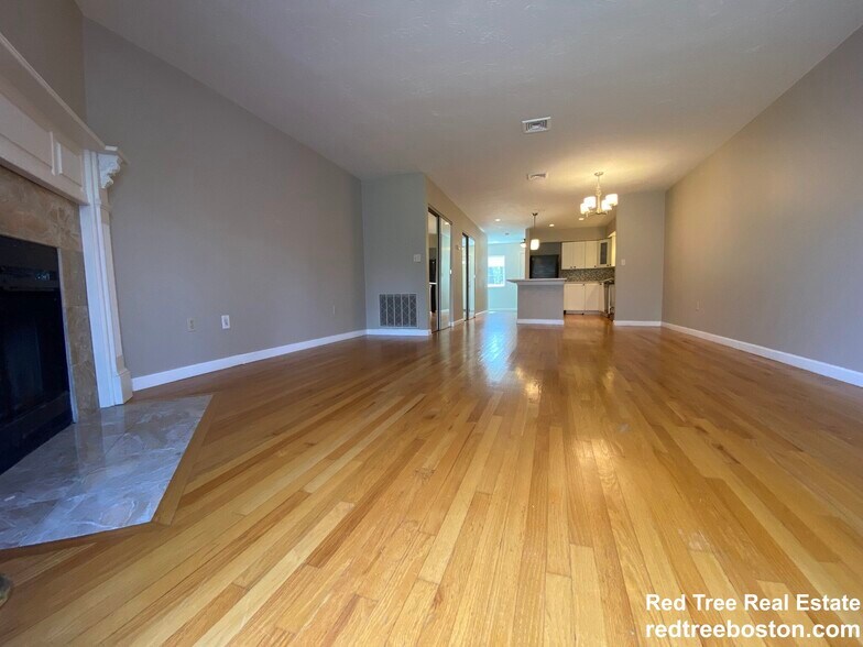 Building Photo - 1402 Lagrange St