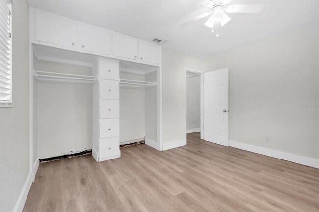 Building Photo - 5442 9th Ave N