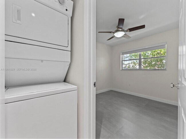 Building Photo - 15639 SW 73rd Cir Terrace