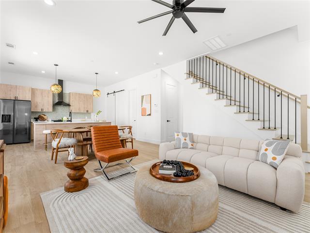 Building Photo - 2019 N Prairie Ave