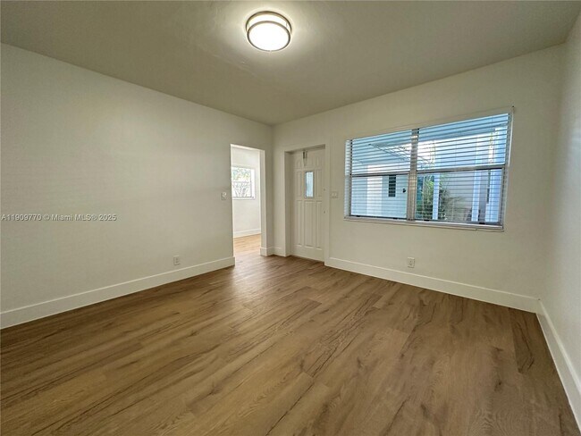 Building Photo - 4300 Sea Grape Dr