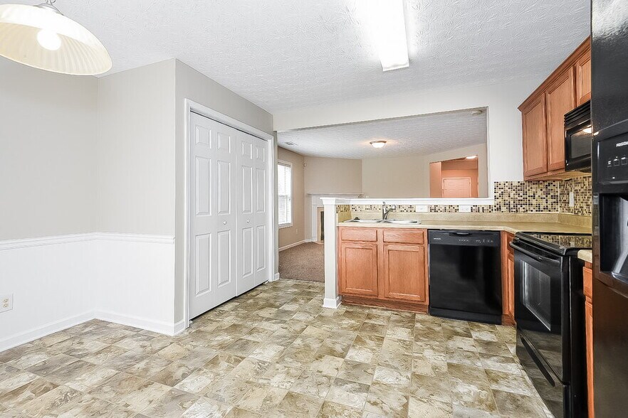 Building Photo - 460 Little Creek Rd SE