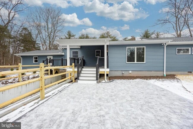 Building Photo - 5816 Upper Ridge Rd