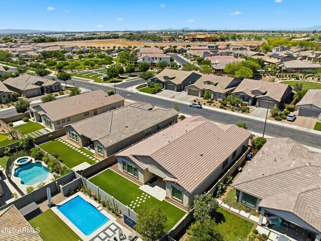 Building Photo - 1083 E Holland Park Dr
