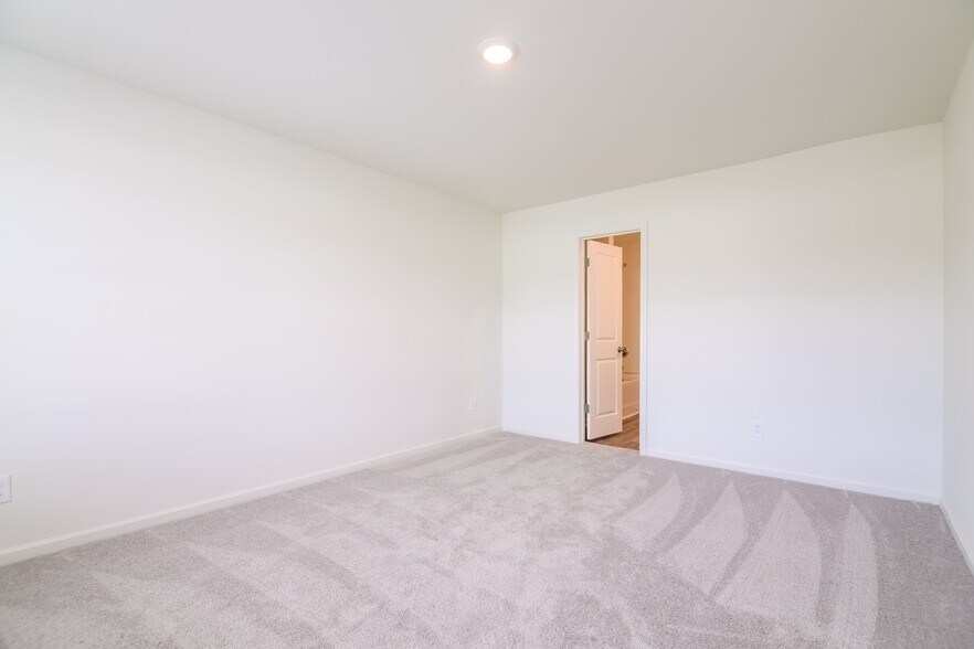 Building Photo - 2203 Samuel Ln