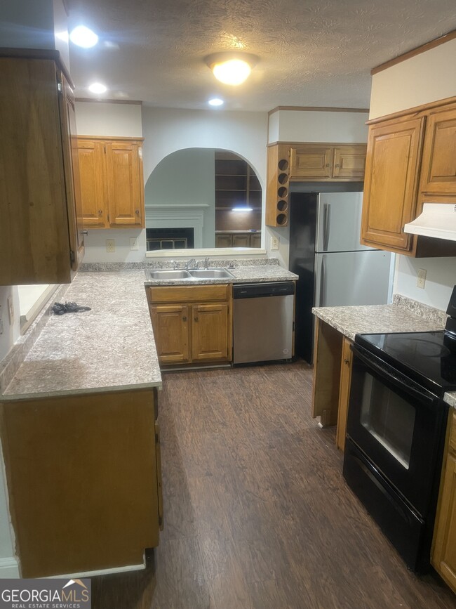 Building Photo - 5035 Highland Hills Pkwy