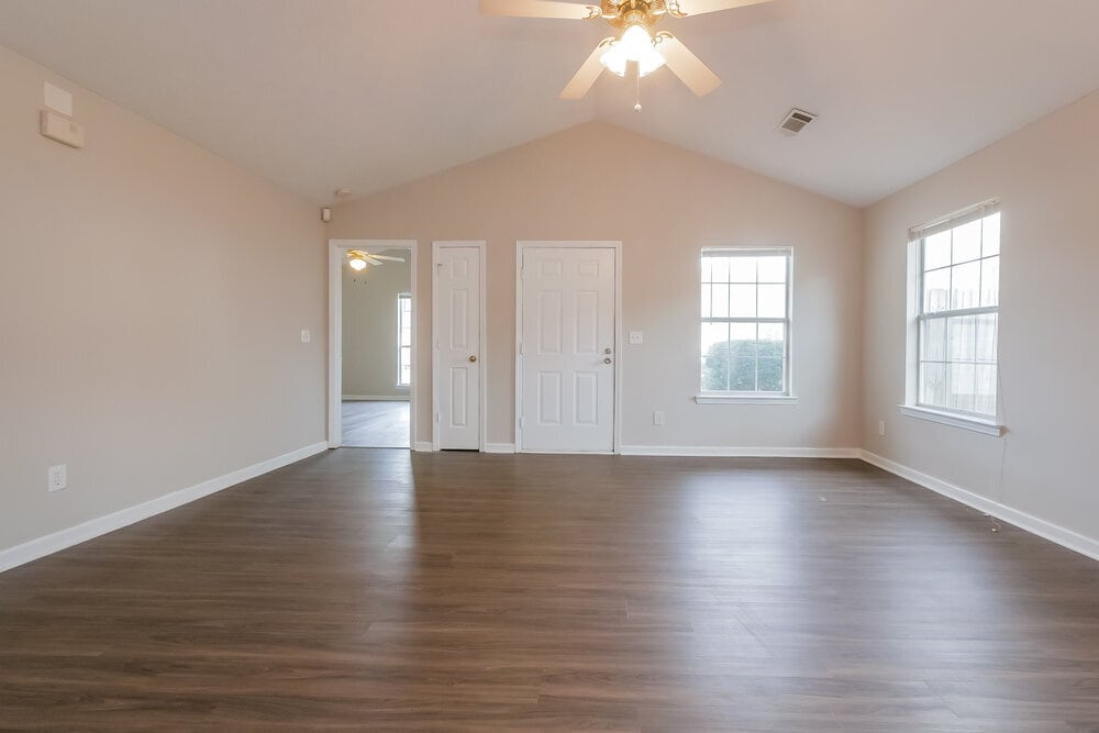 Building Photo - 521 Lakecourt Dr