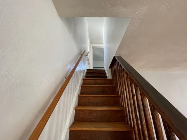 Building Photo - 1343 E Bowman St