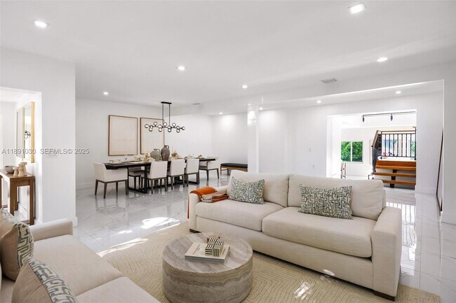 Building Photo - 1651 SW 13th Ave