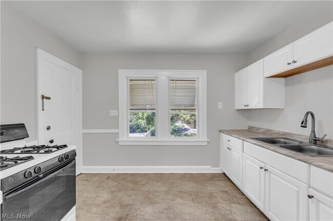 Building Photo - 3396 W 130th St