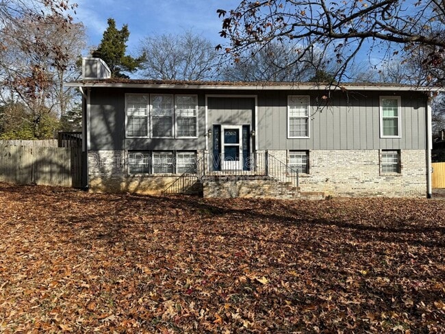 Building Photo - 11105 Lake Hills Dr