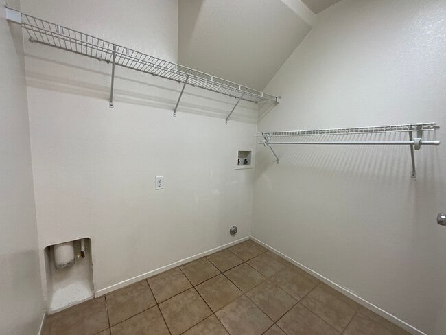 Building Photo - East Palmdale Home