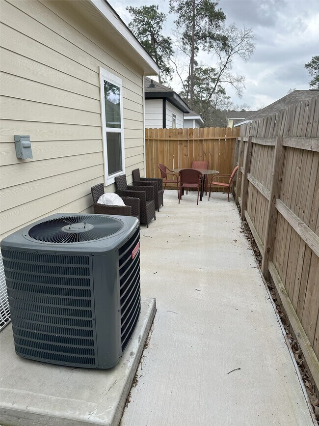 Building Photo - 16625 E Lynbrook