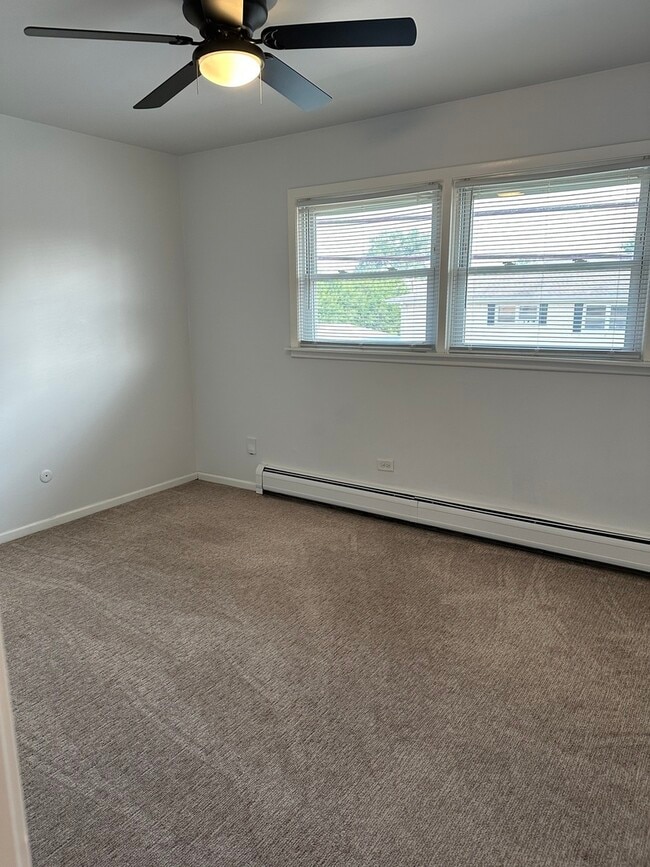 Building Photo - 4537 Maple Ave