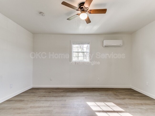 Building Photo - 1812 W Noble Ave