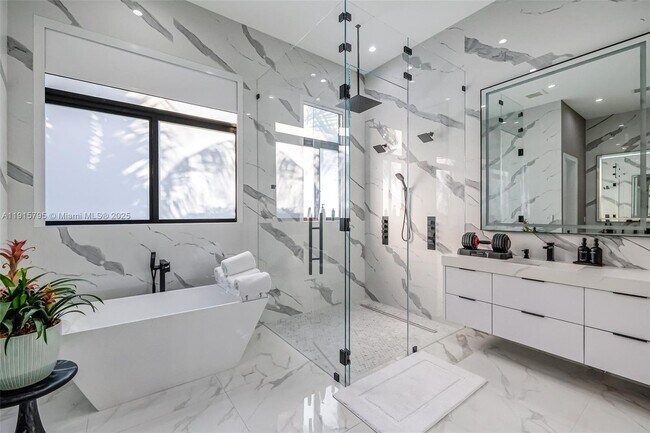 Building Photo - 250 NW 129th Ave