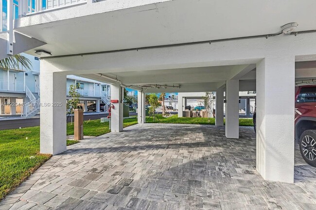 Building Photo - 10877 Overseas Hwy