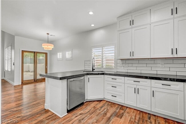 Building Photo - 10544 Allthorn Ave