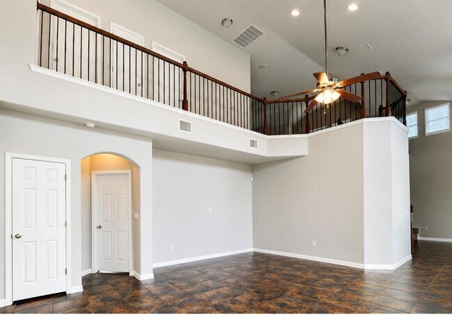 Building Photo - 901 Sleepy Dell Ln