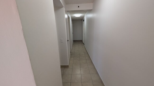 Building Photo - Newly remodeled Large 3 bed/2 bath/2 parking end unit with ocean and city views