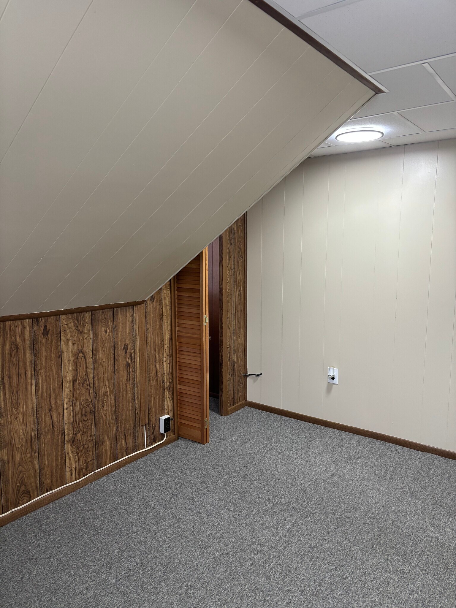 Building Photo - 345 E 12th St