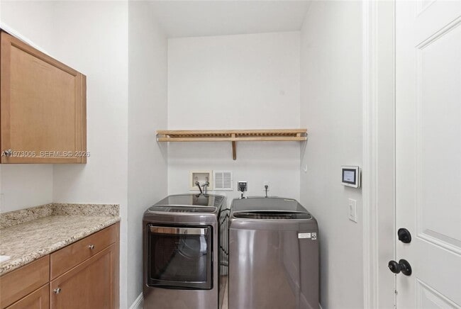 Building Photo - 9564 Exbury Ct