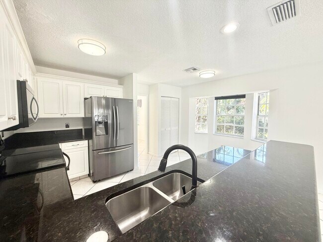 Building Photo - 10579 Pebble Cove Ln