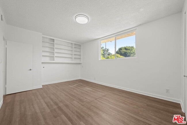 Building Photo - 8704 Gregory Wy