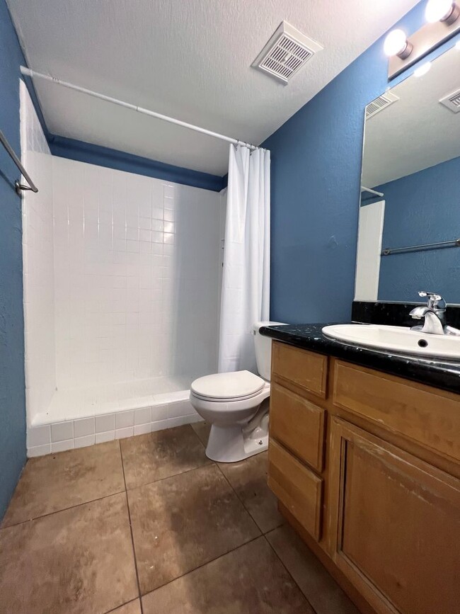 Building Photo - ***MOVE IN SPECIAL**Prime Location in Scot...