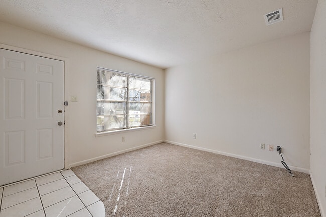 Building Photo - 3214 Heatherwood Dr