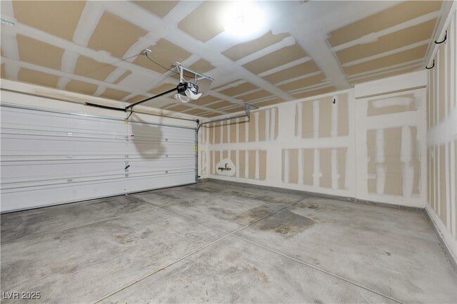 Building Photo - 9252 Valley Ranch Ave
