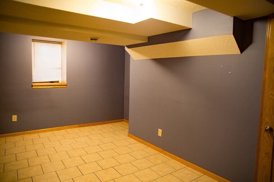 Building Photo - 1305 E Hennepin Ave