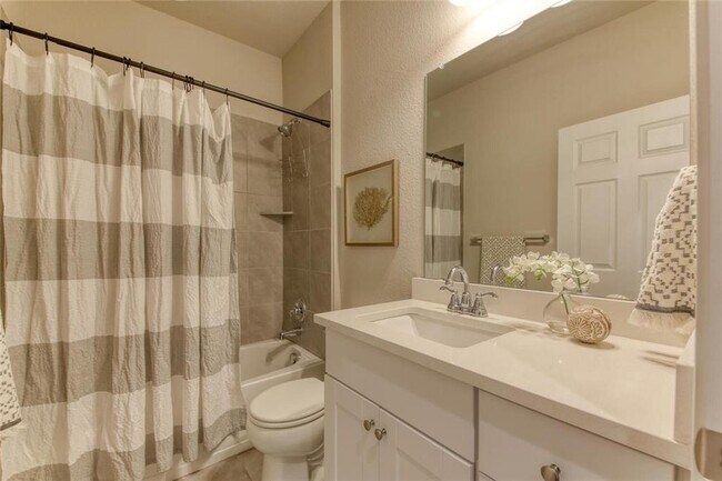 Building Photo - 173 Flexus Ln