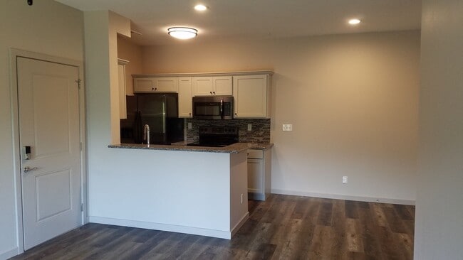 Building Photo - Lake Condo