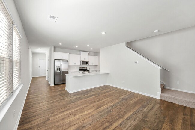 Building Photo - 512 Serena Trl