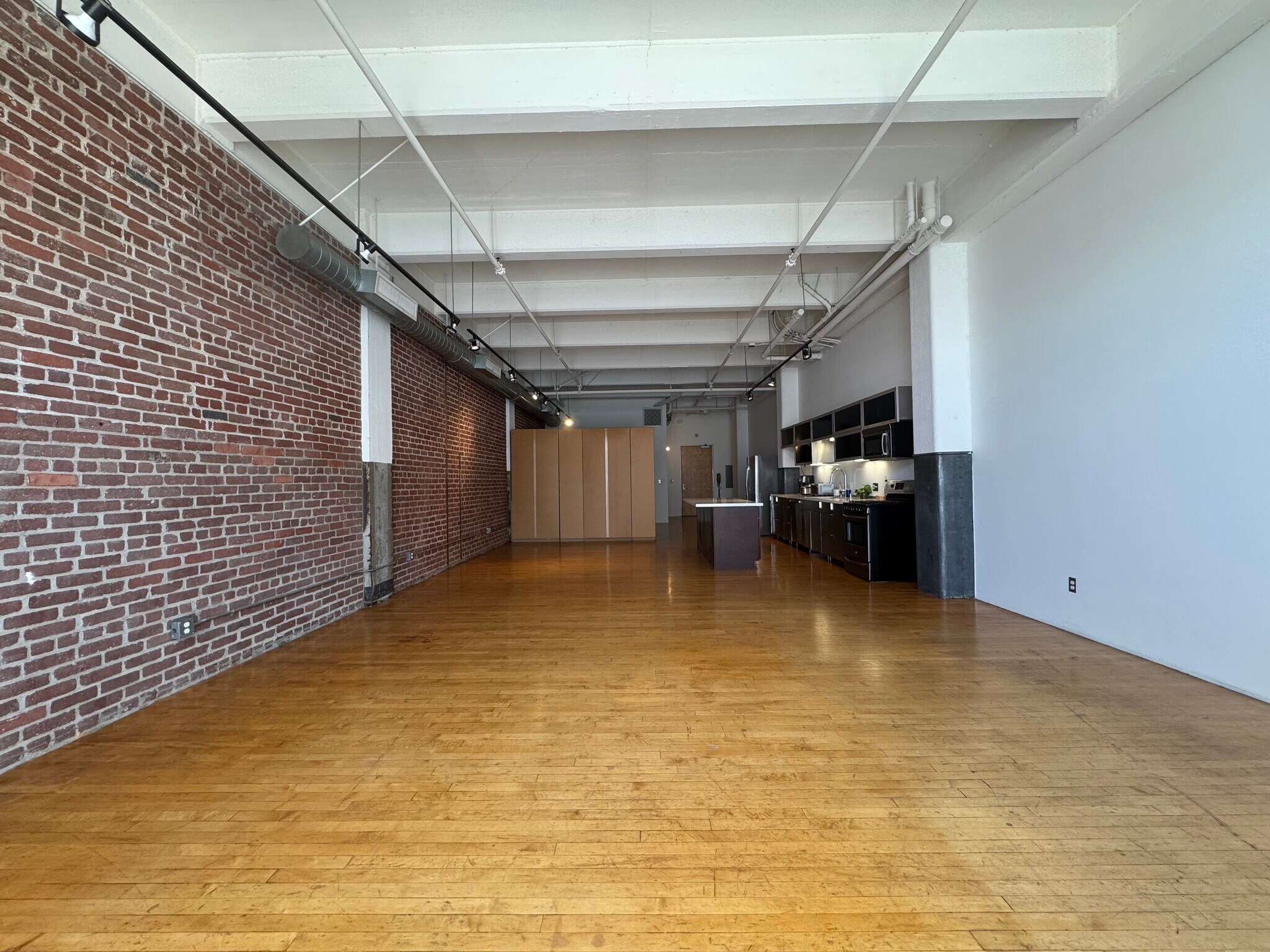 Building Photo - 1850 E Industrial St