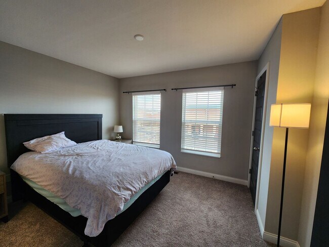 Building Photo - Deluxe Condo  In Center Street Townes Springfield, OH