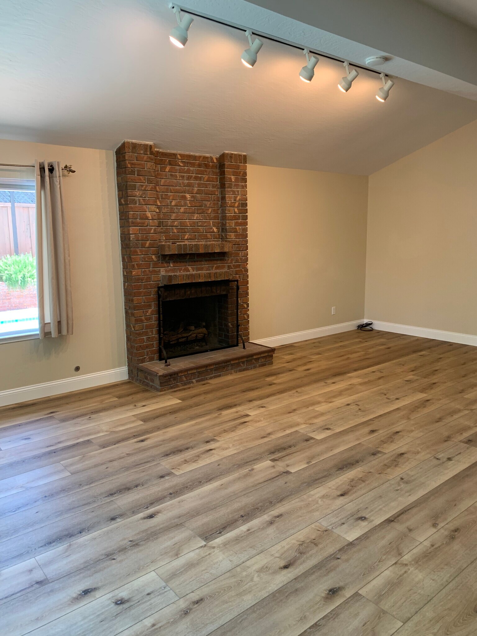 Building Photo - 1819 Yolanda Cir