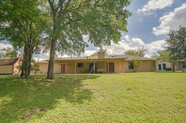 Building Photo - 506 E Palm Valley Blvd