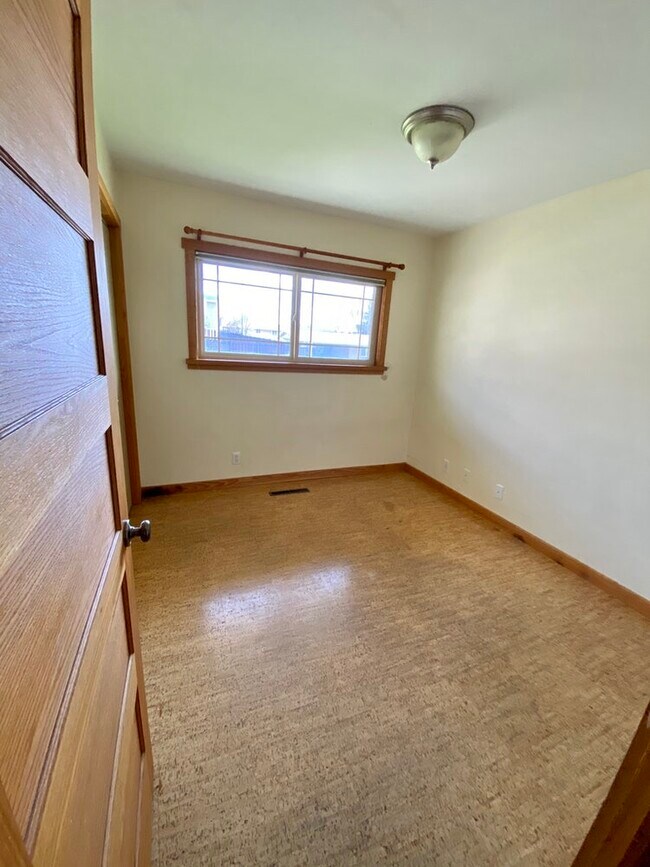 Building Photo - 859 E 2730 N