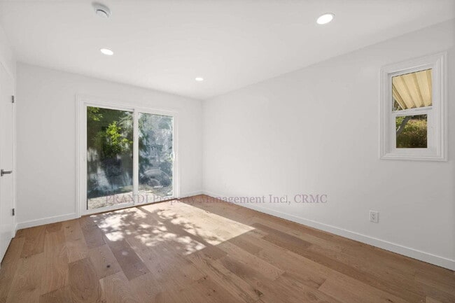 Building Photo - Sun Valley Triplex, Fully Renovated with Attention to detail