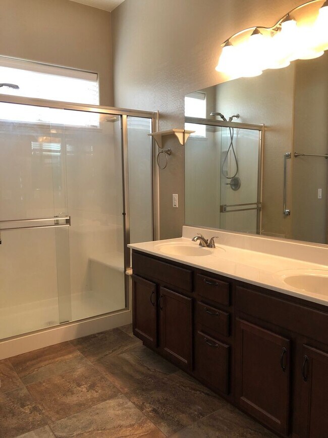 Building Photo - Corner Lot Charmer- Granville Amenities Included!