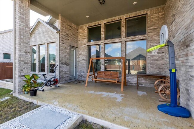 Building Photo - 212 Charbono St