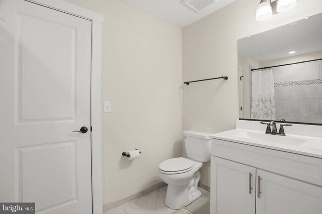 Building Photo - 722 Whitneys Landing Dr