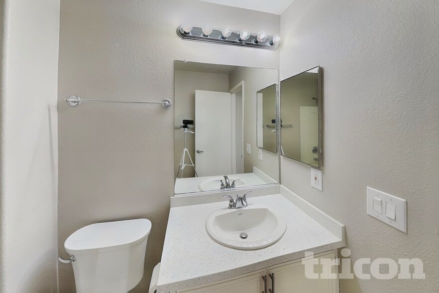 Building Photo - 102 Health Aster Ct