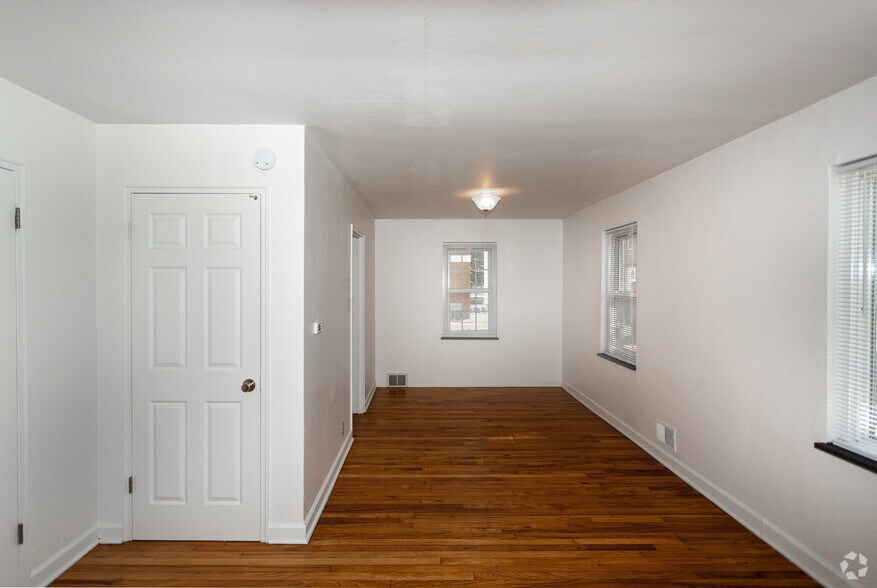 2BR, 1.5BA - 1000 SF - Broad Ripple Apartments