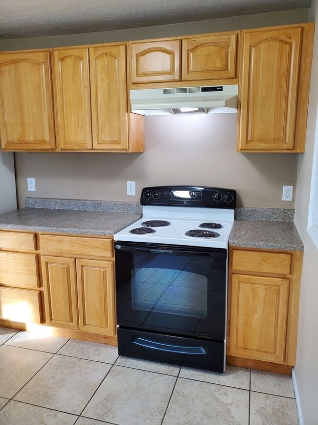 Building Photo - Charming 3 bedroom 1 bath Sheridan Park/Ma...
