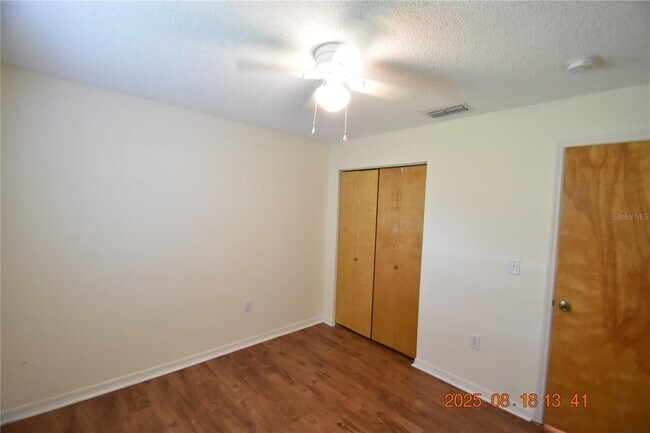 Building Photo - 38927 Carr Dr