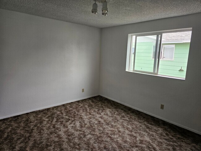 Building Photo - 208 Aquarius Way