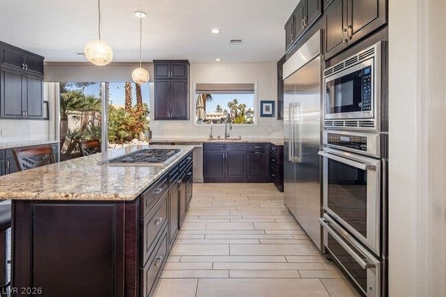 Building Photo - 8856 Rainbow Ridge Dr